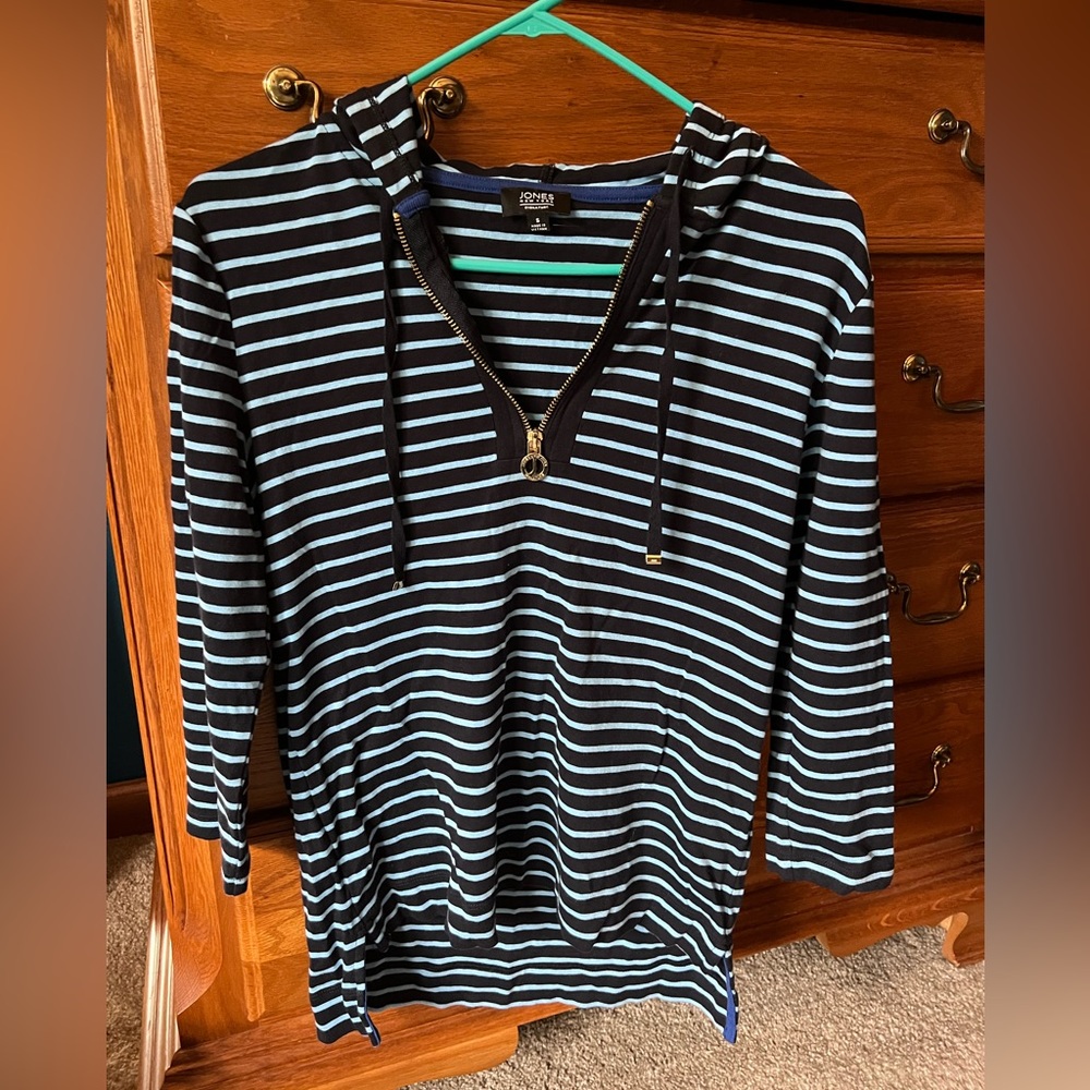 Long sleeve hooded shirt